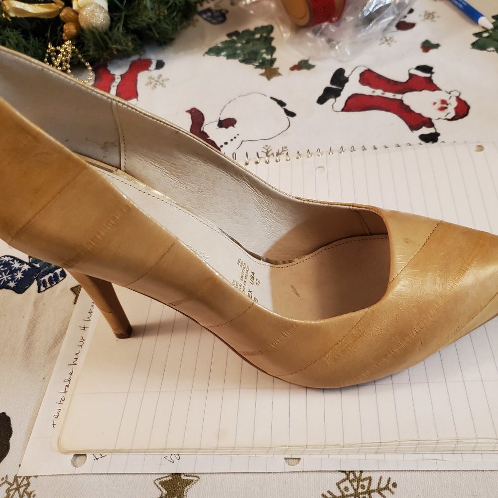 Natural Eel skin pump leather soles